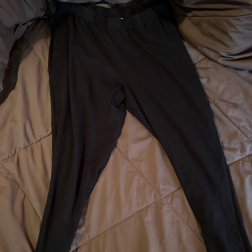 LAST CHANCE No Boundaries black large ankle leggings.  Pilling between the legs.